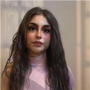 Soy italiana, enérgica y me encanta enseñar. Siempre he ayudado a niños y adolescentes con sus deberes y estudios